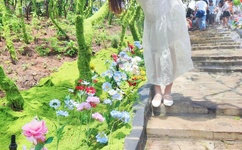 刮伦人妇A片国产